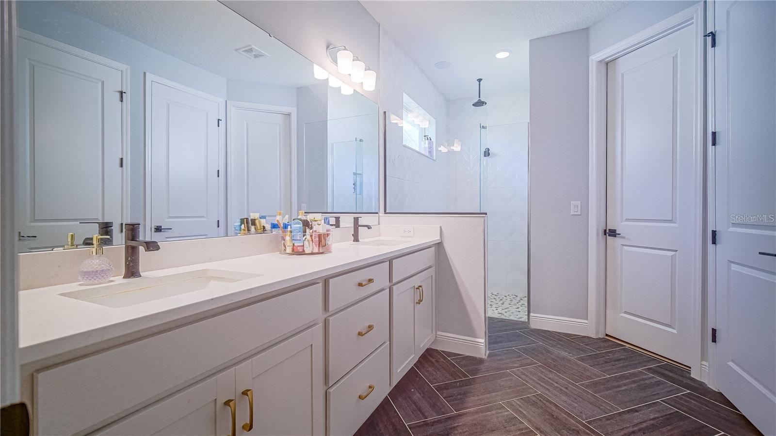 Image 19 of 32 For 18851 Rawson Street