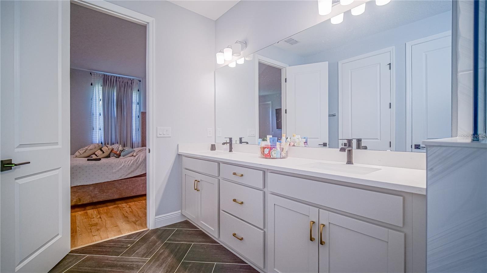 Image 20 of 32 For 18851 Rawson Street