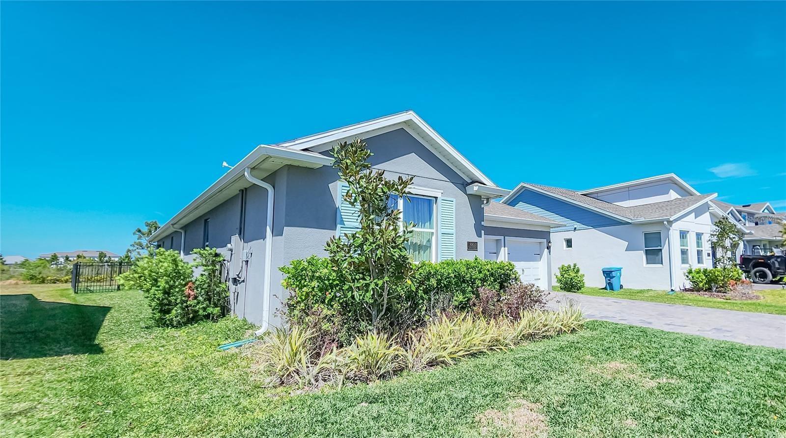 Image 3 of 32 For 18851 Rawson Street