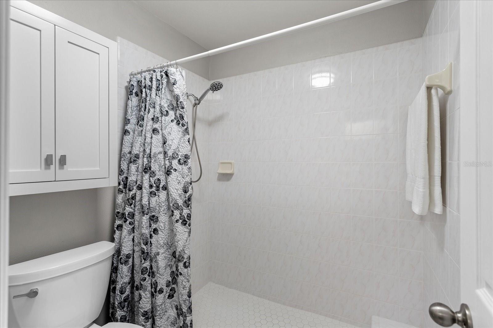 Image 21 of 46 For 409 Evesham Place