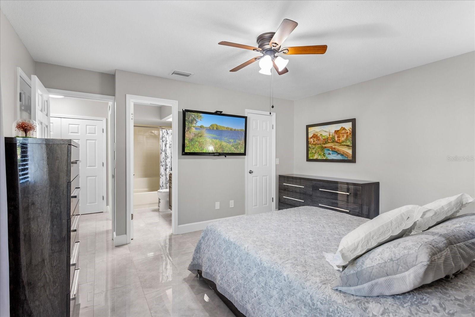 Image 24 of 46 For 409 Evesham Place