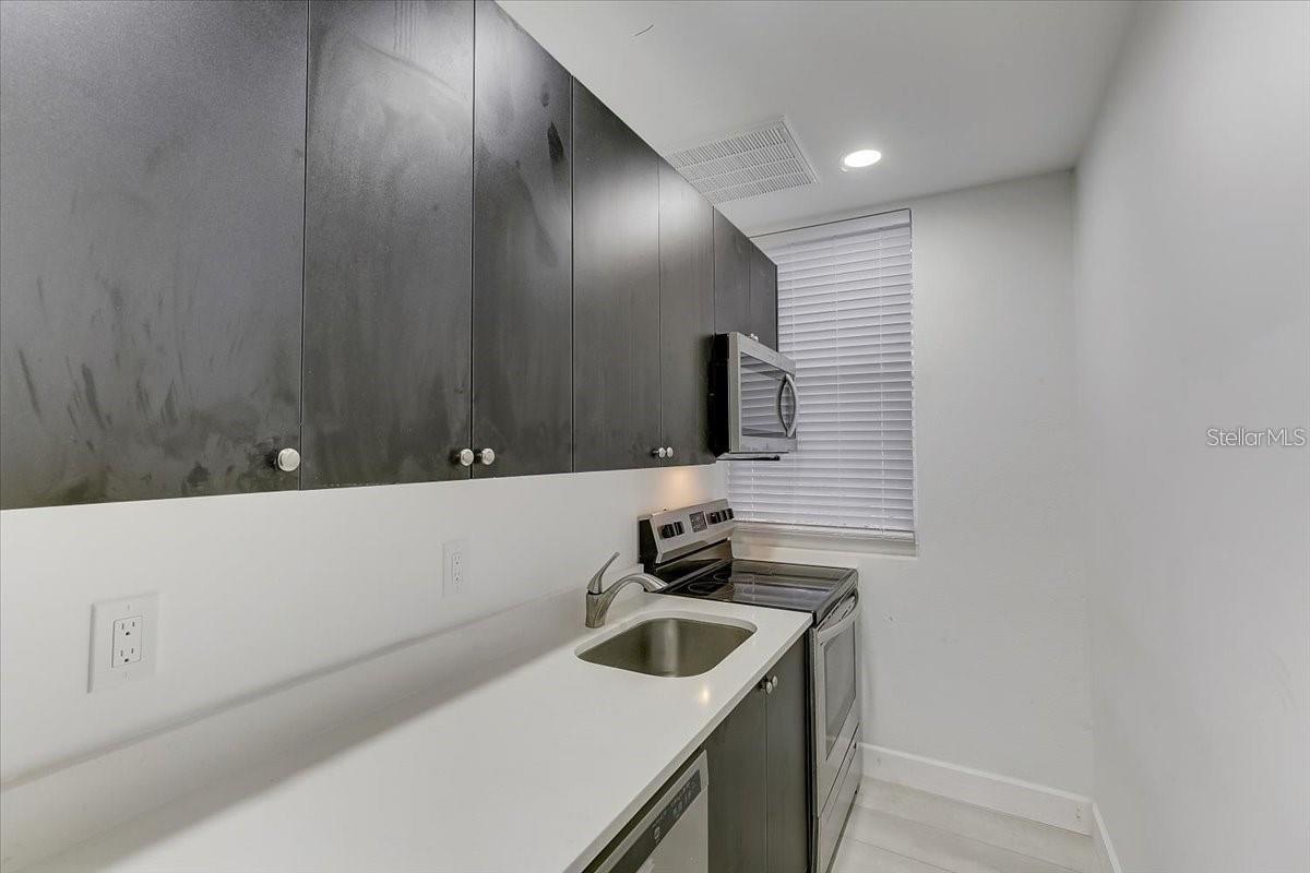 Image 18 of 42 For 1862 6th Street