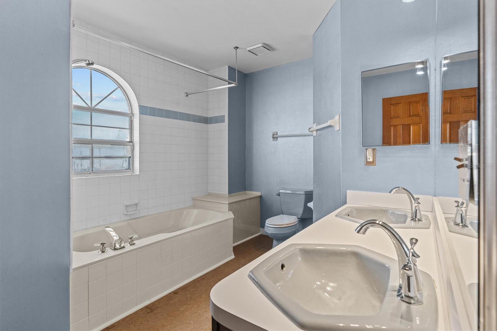 Image 27 of 45 For 2220 Tournament Court