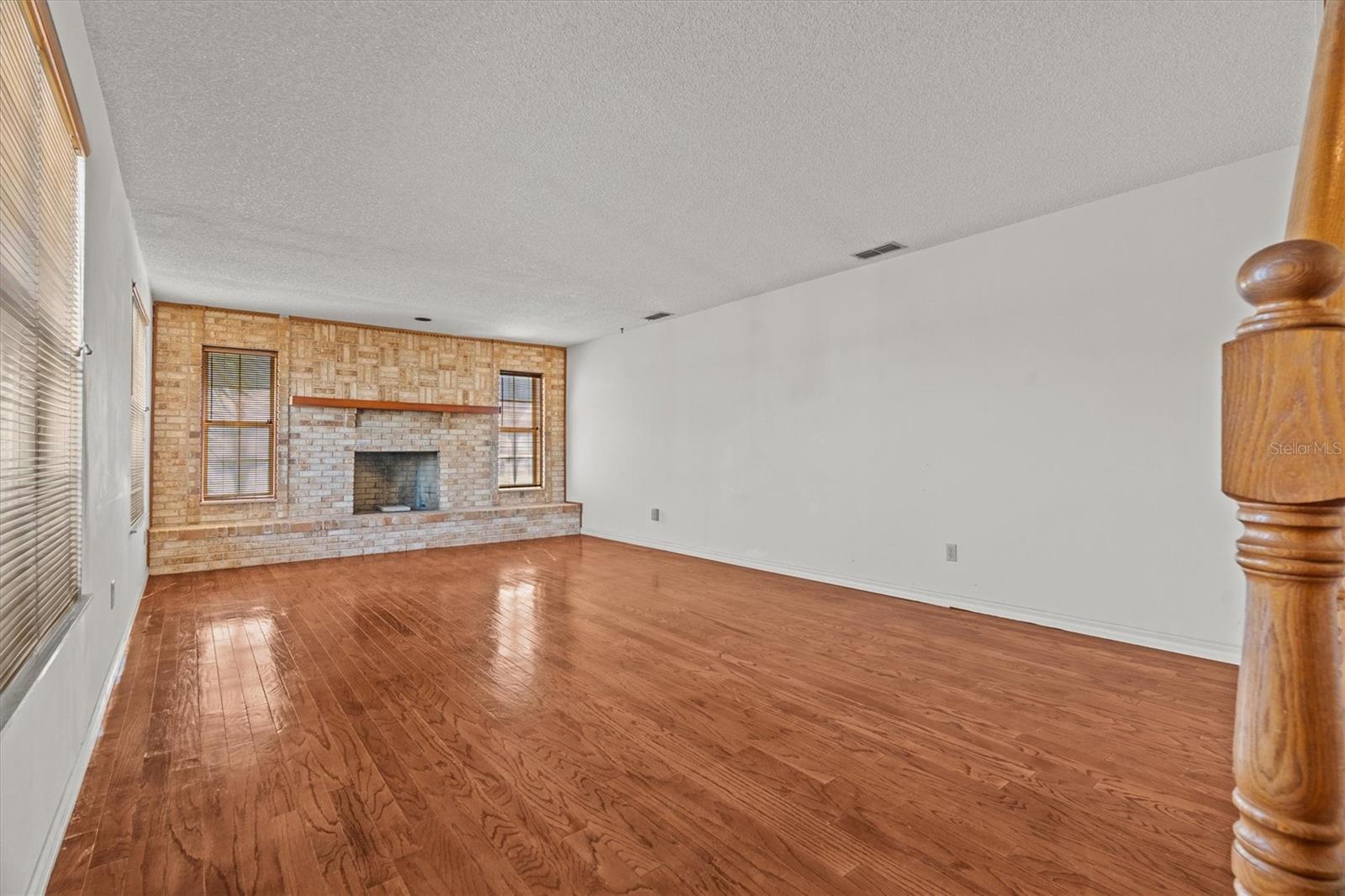 Image 7 of 45 For 2220 Tournament Court