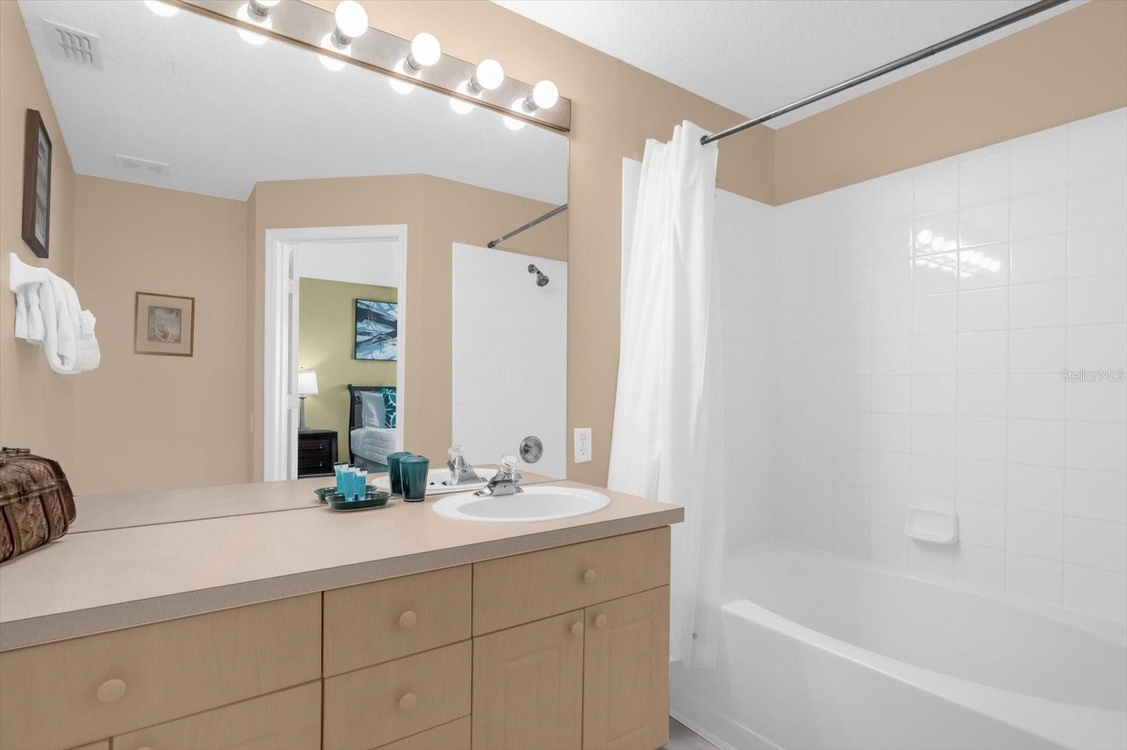 Image 17 of 52 For 2323 Silver Palm Drive