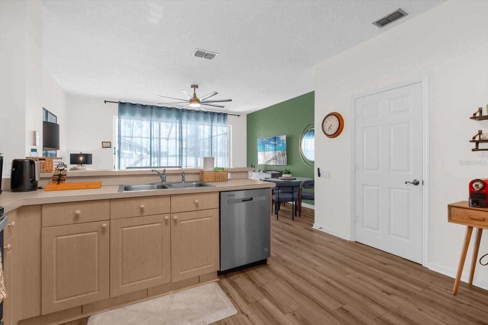 Image 8 of 52 For 2323 Silver Palm Drive