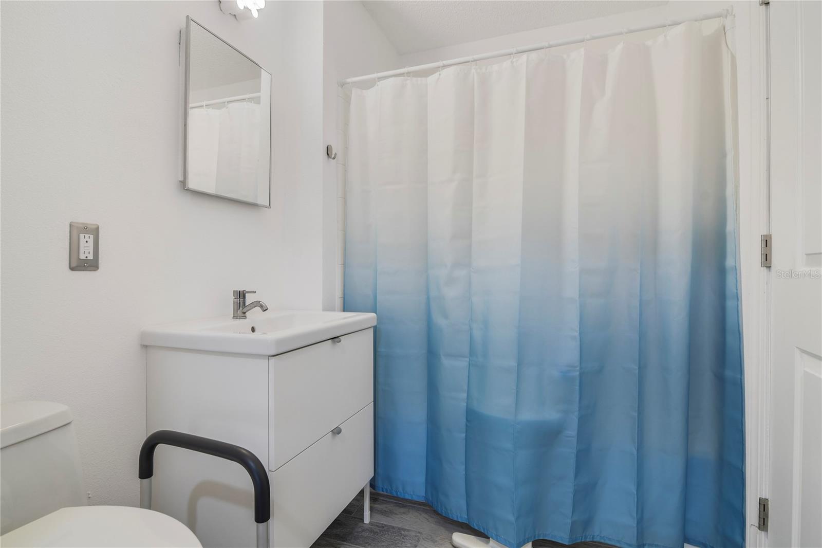 Image 14 of 27 For 1600 Big Tree Road B1