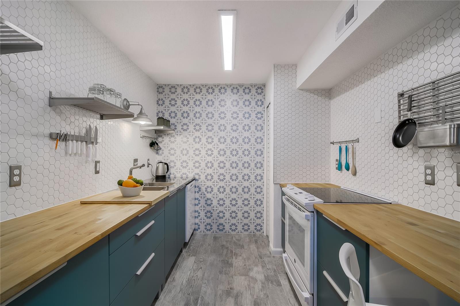 Image 6 of 27 For 1600 Big Tree Road B1