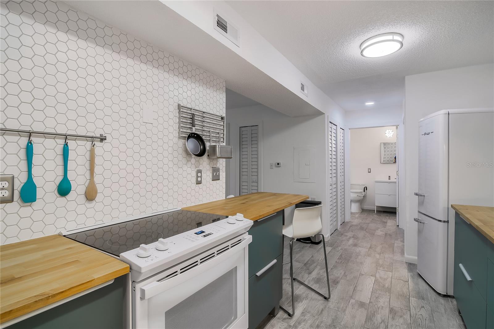 Image 8 of 27 For 1600 Big Tree Road B1