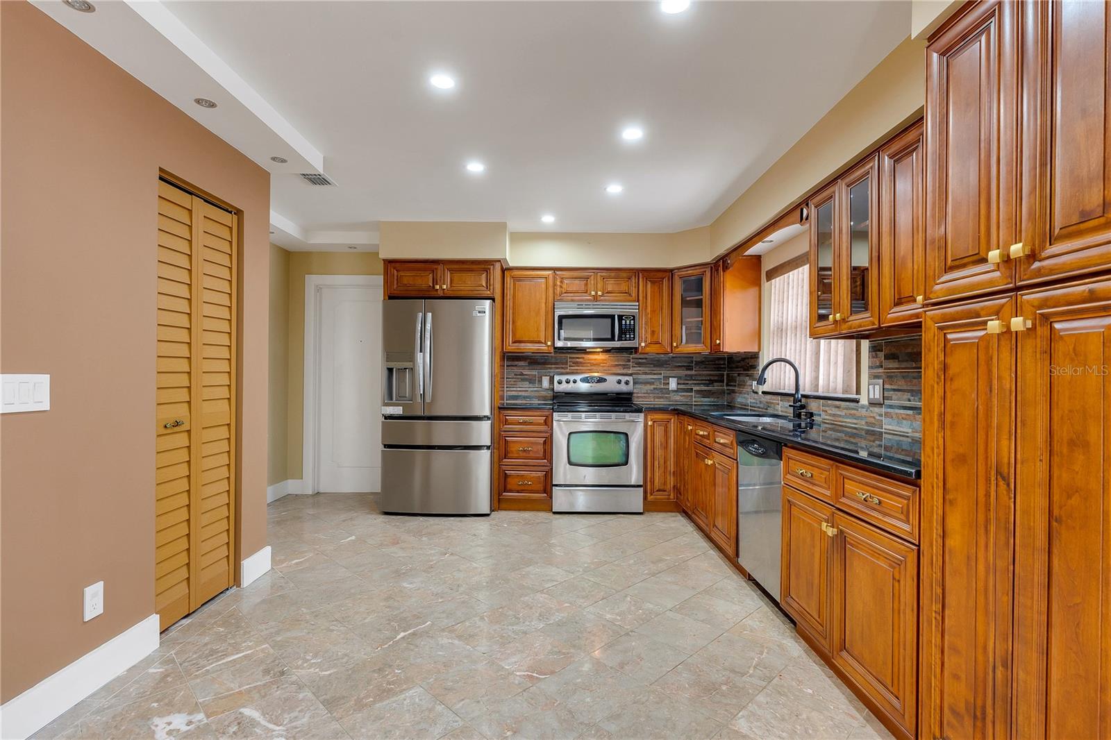 Image 8 of 22 For 283 Ranger Boulevard