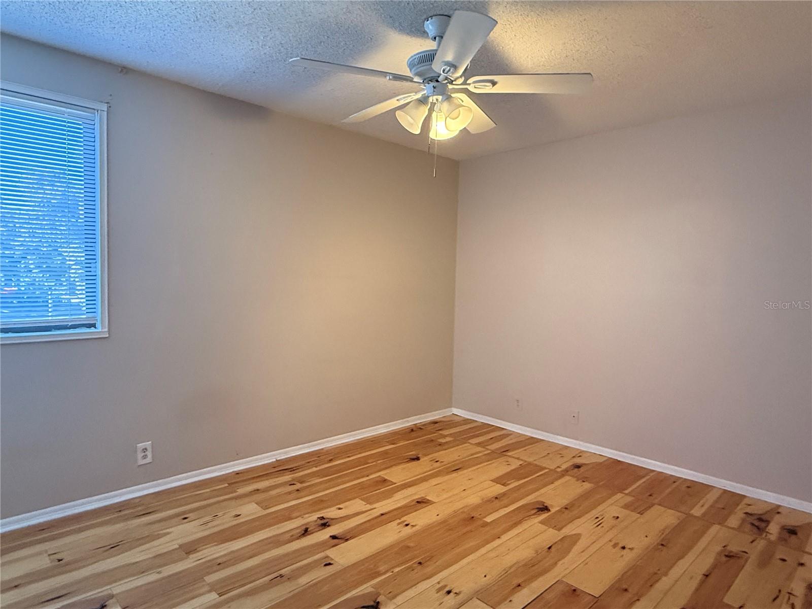 Image 9 of 16 For 407 Sheoah Boulevard 13