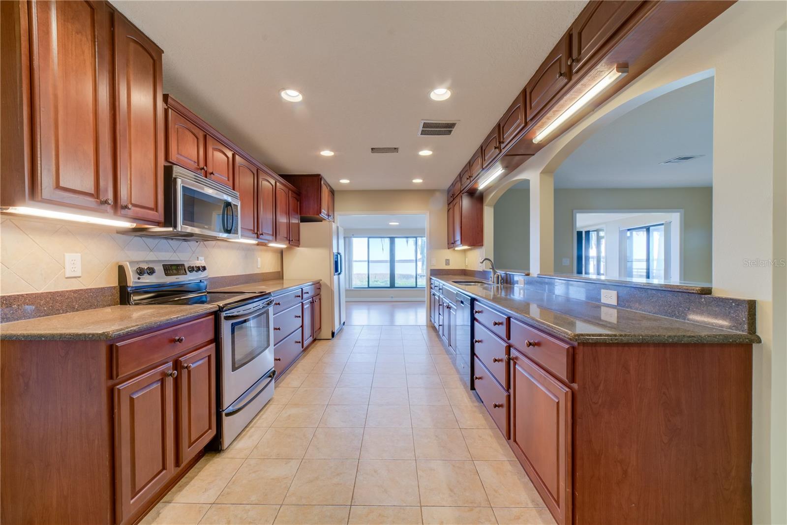 Listing photo id 11 for 12255 Virginia Drive