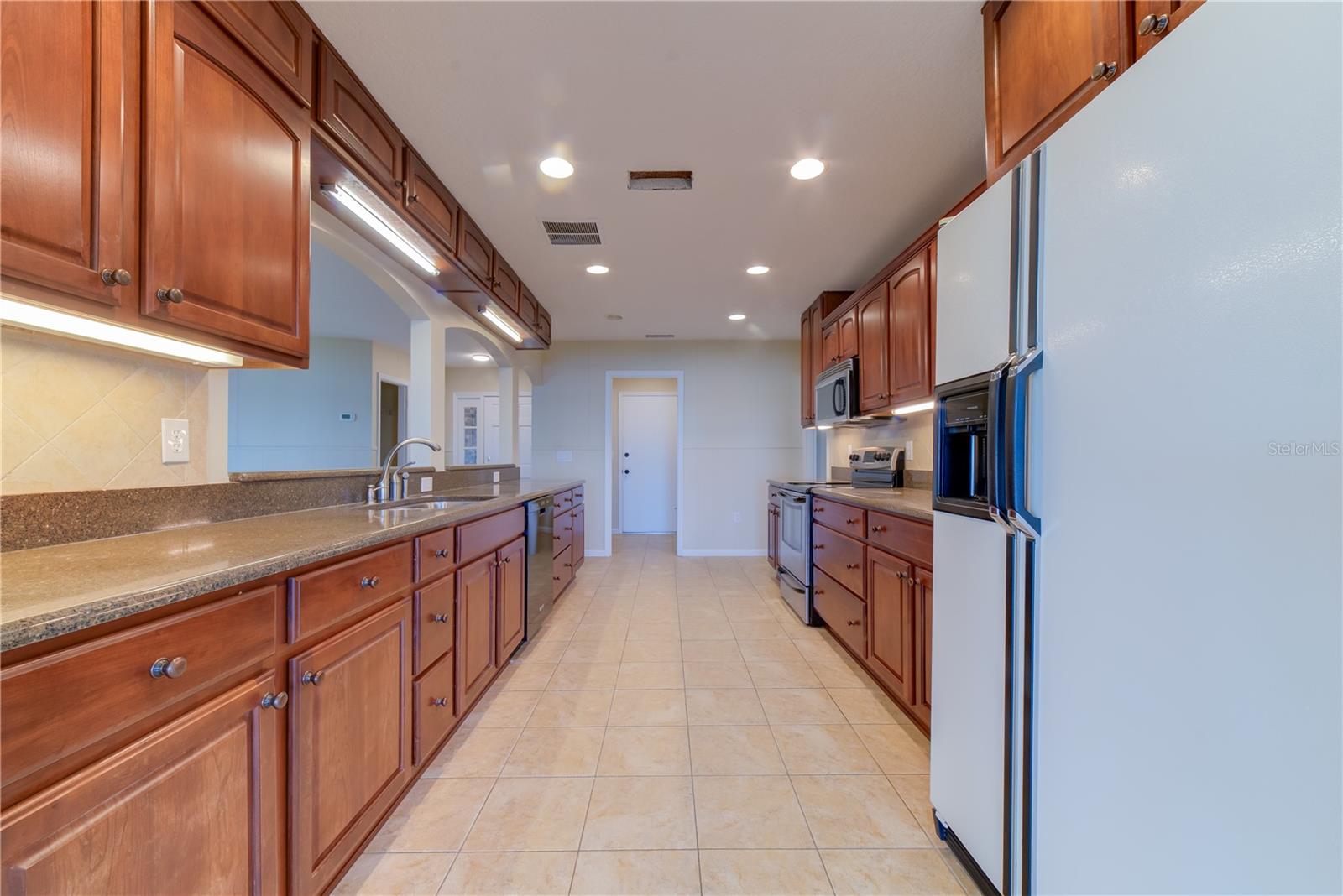 Listing photo id 12 for 12255 Virginia Drive