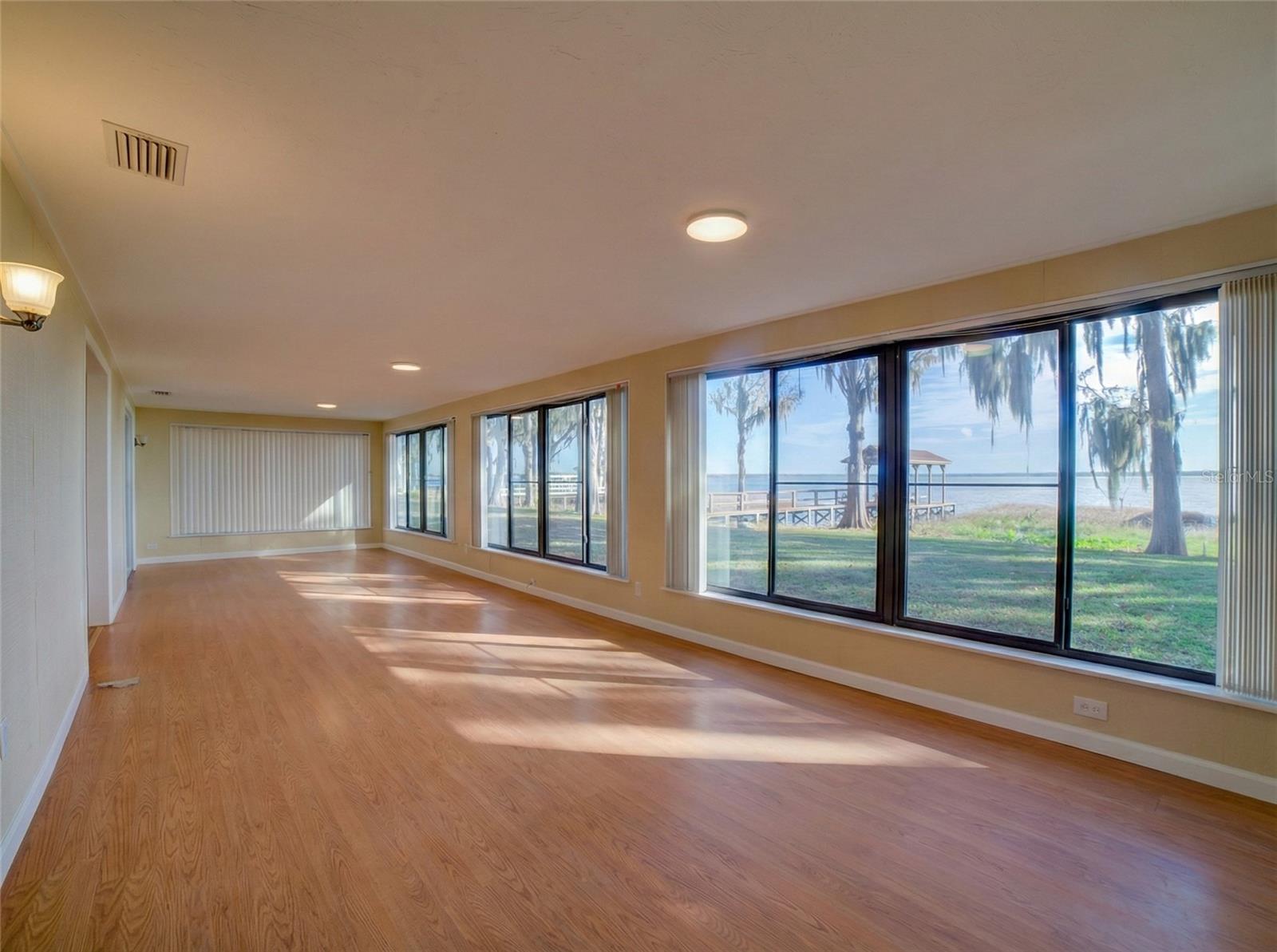 Listing photo id 27 for 12255 Virginia Drive