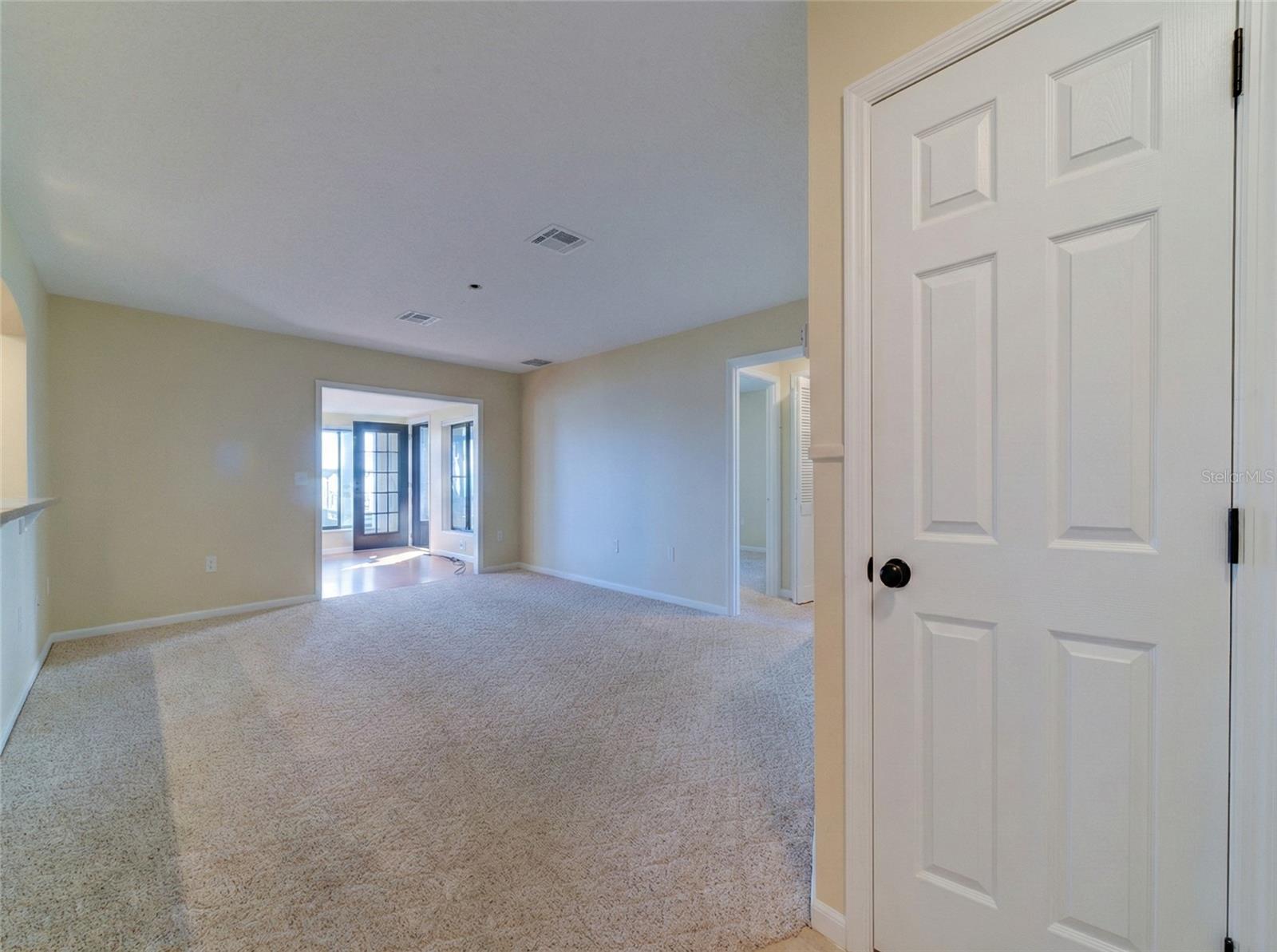 Listing photo id 7 for 12255 Virginia Drive