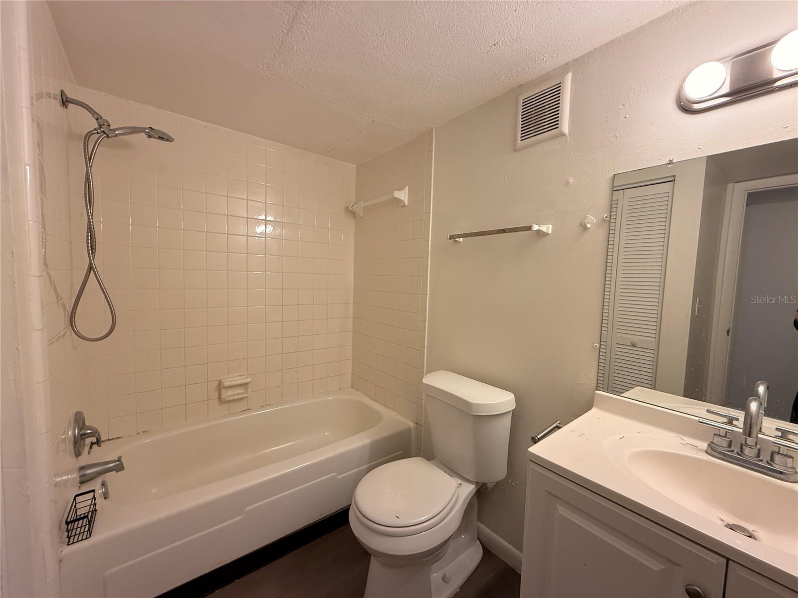 Image 11 of 22 For 920 Lake Destiny Road C