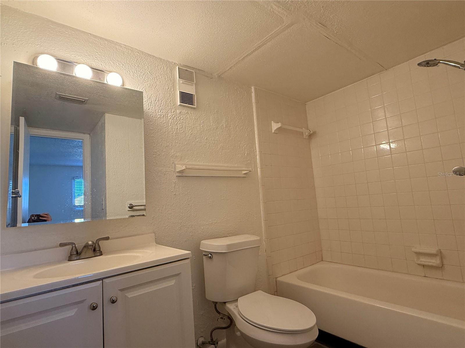 Image 14 of 22 For 920 Lake Destiny Road C