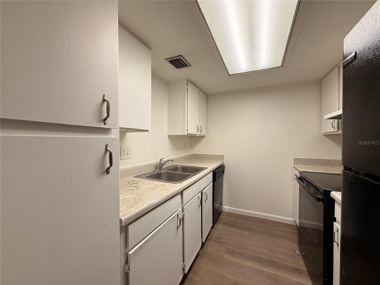 Image 3 of 22 For 920 Lake Destiny Road C