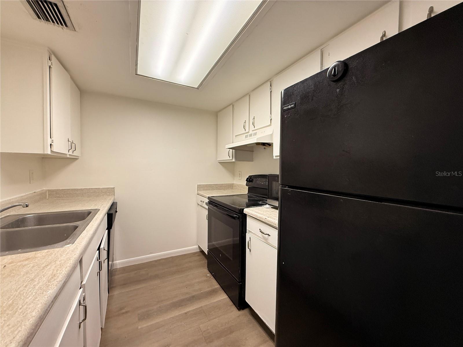 Image 4 of 22 For 920 Lake Destiny Road C