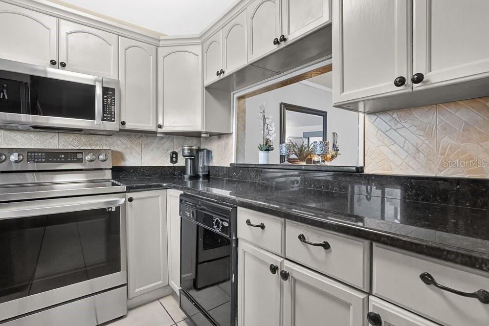 Image 10 of 39 For 2530 Leeward Way