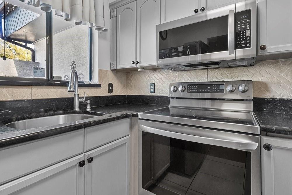 Image 12 of 39 For 2530 Leeward Way