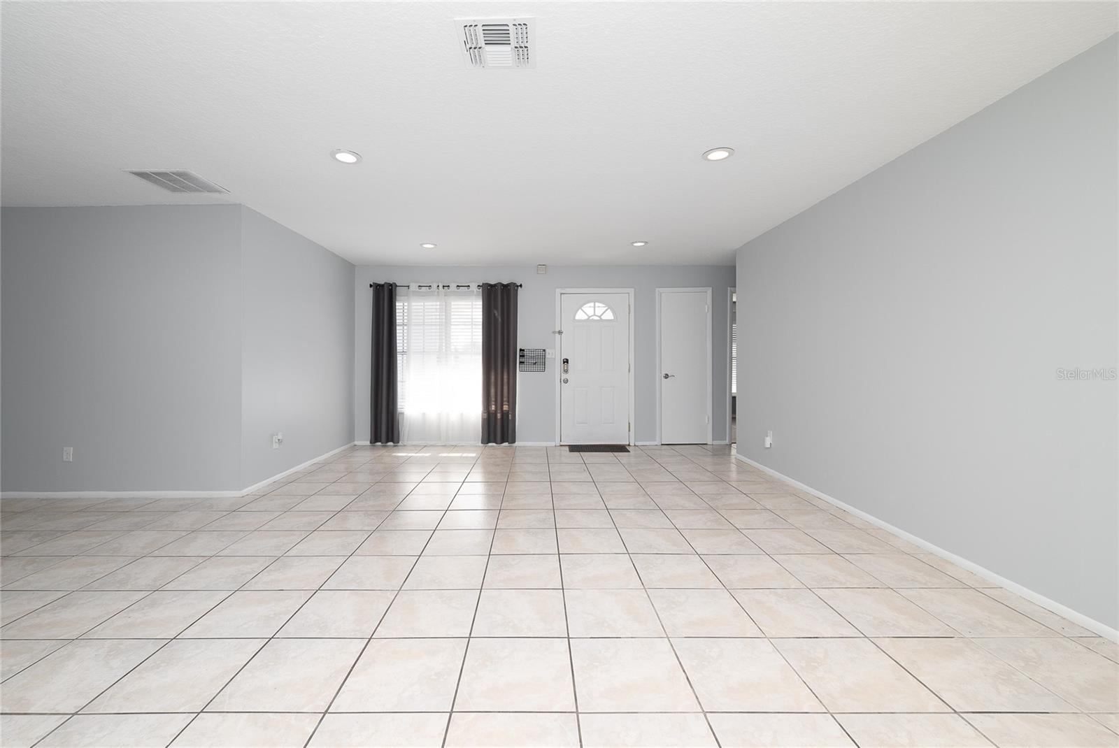 Image 12 of 36 For 30 Cornwall Court