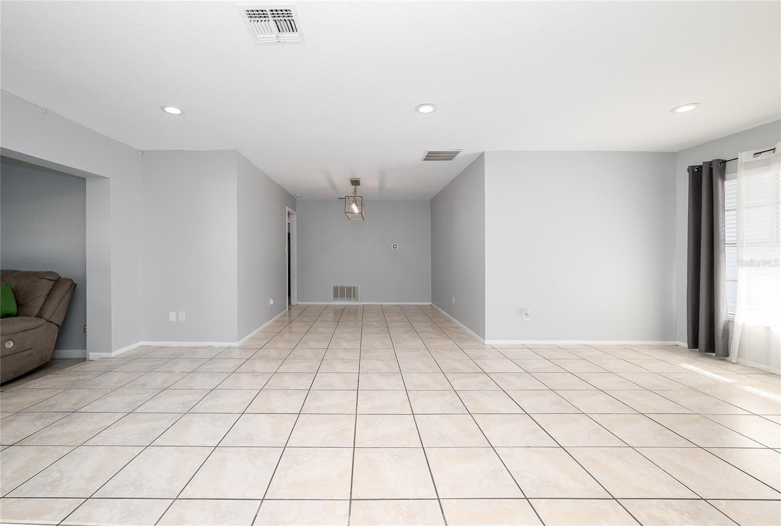 Image 14 of 36 For 30 Cornwall Court