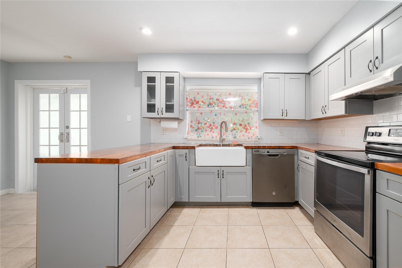 Image 16 of 36 For 30 Cornwall Court