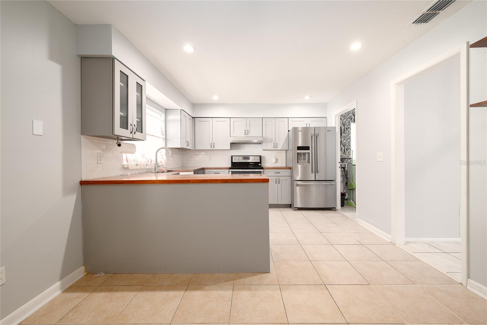 Image 18 of 36 For 30 Cornwall Court