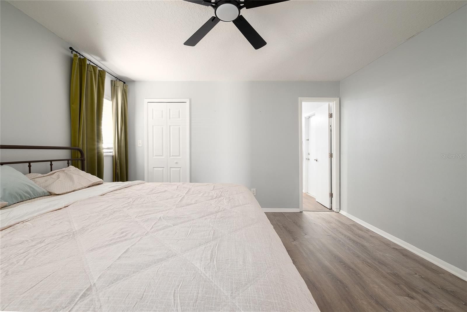 Image 23 of 36 For 30 Cornwall Court