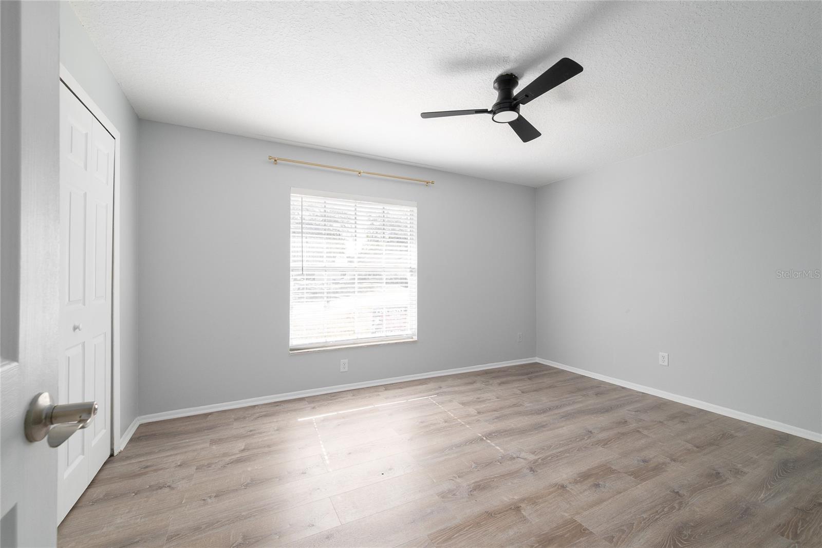 Image 30 of 36 For 30 Cornwall Court