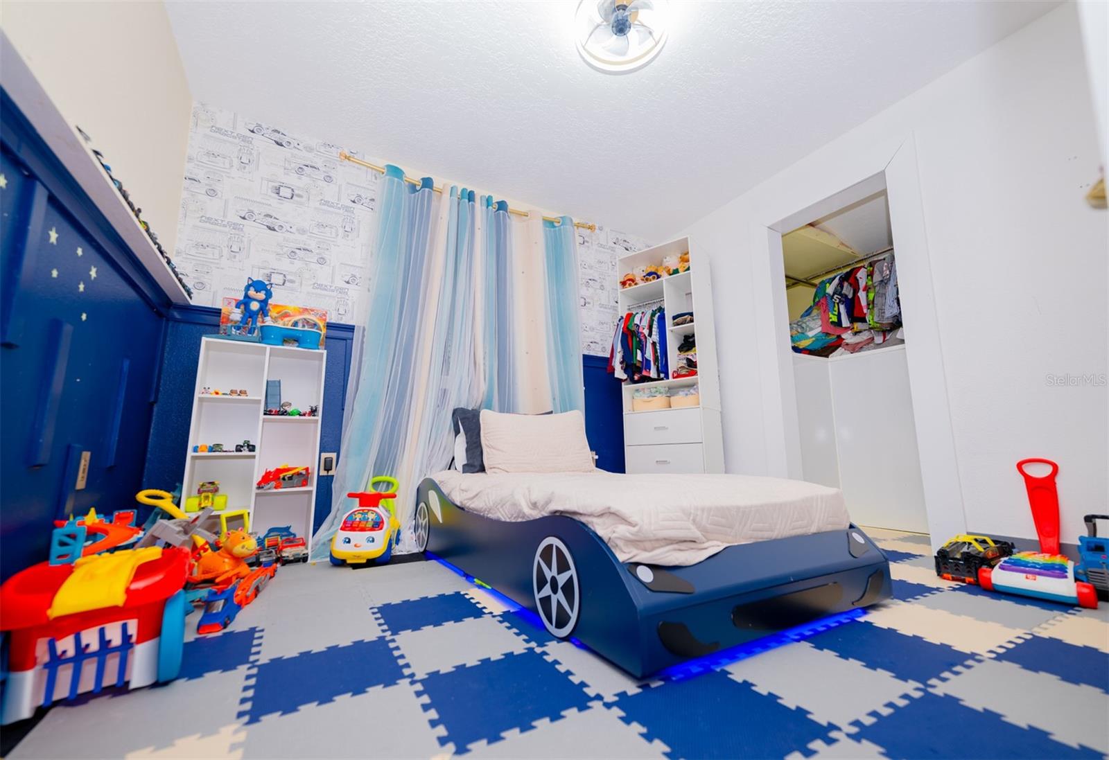 Image 10 of 57 For 2932 Larson Street