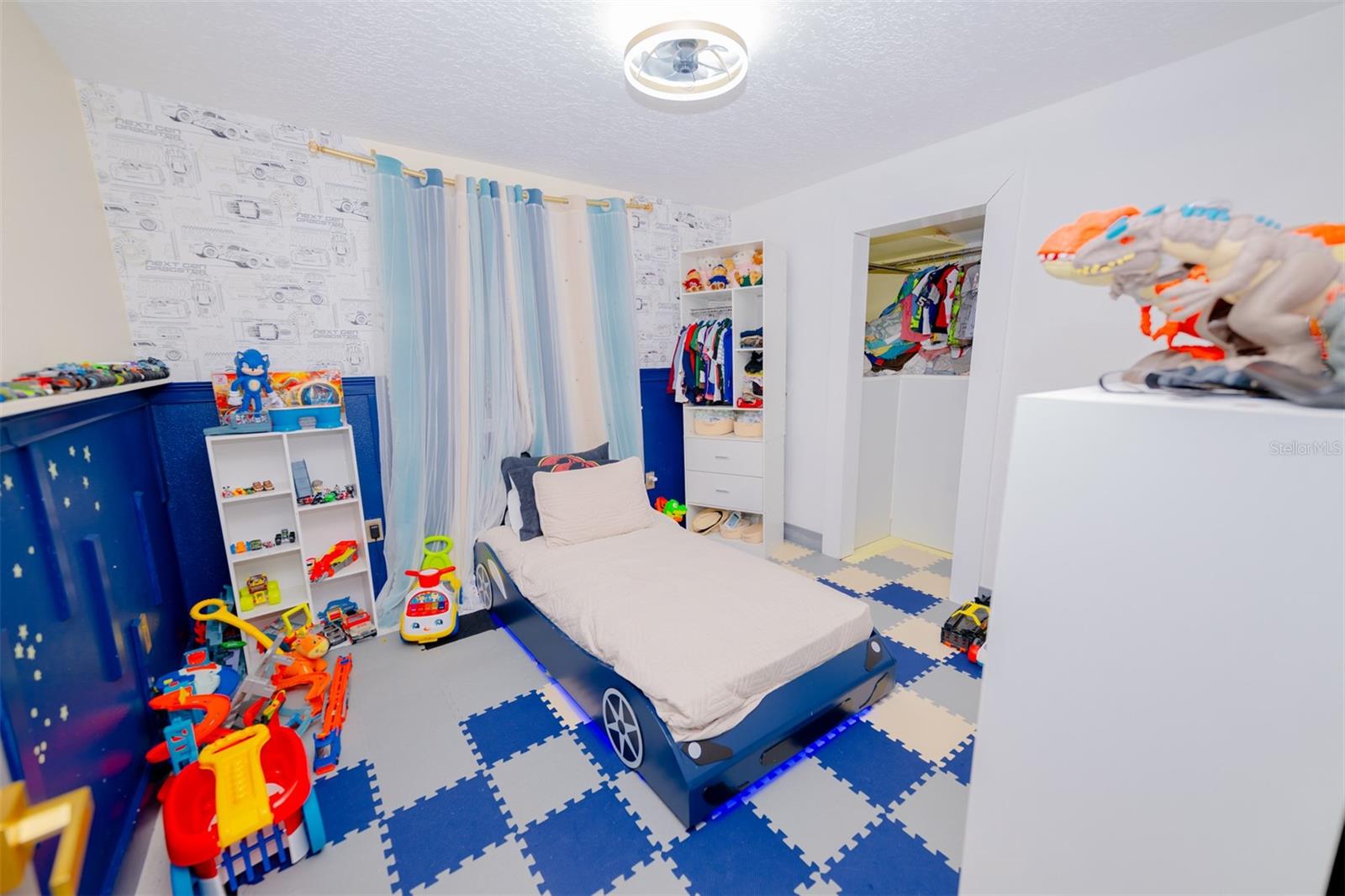 Image 11 of 57 For 2932 Larson Street