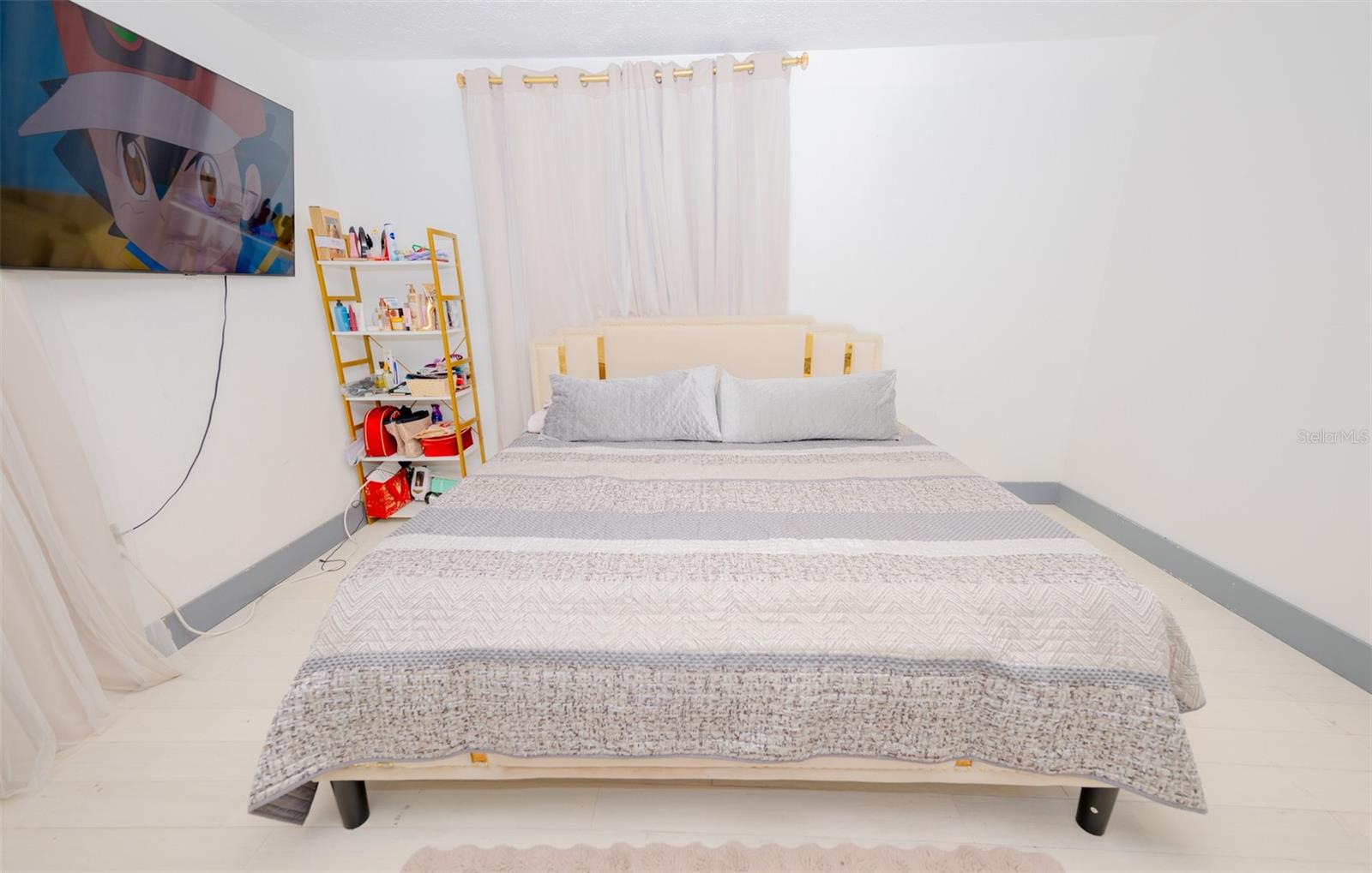 Image 17 of 57 For 2932 Larson Street