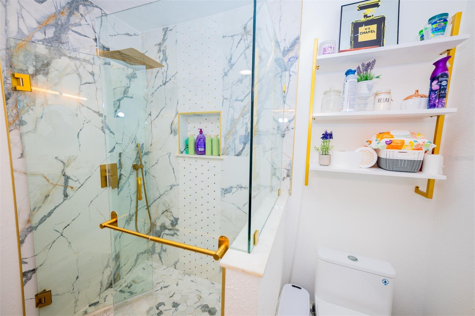 Image 24 of 57 For 2932 Larson Street