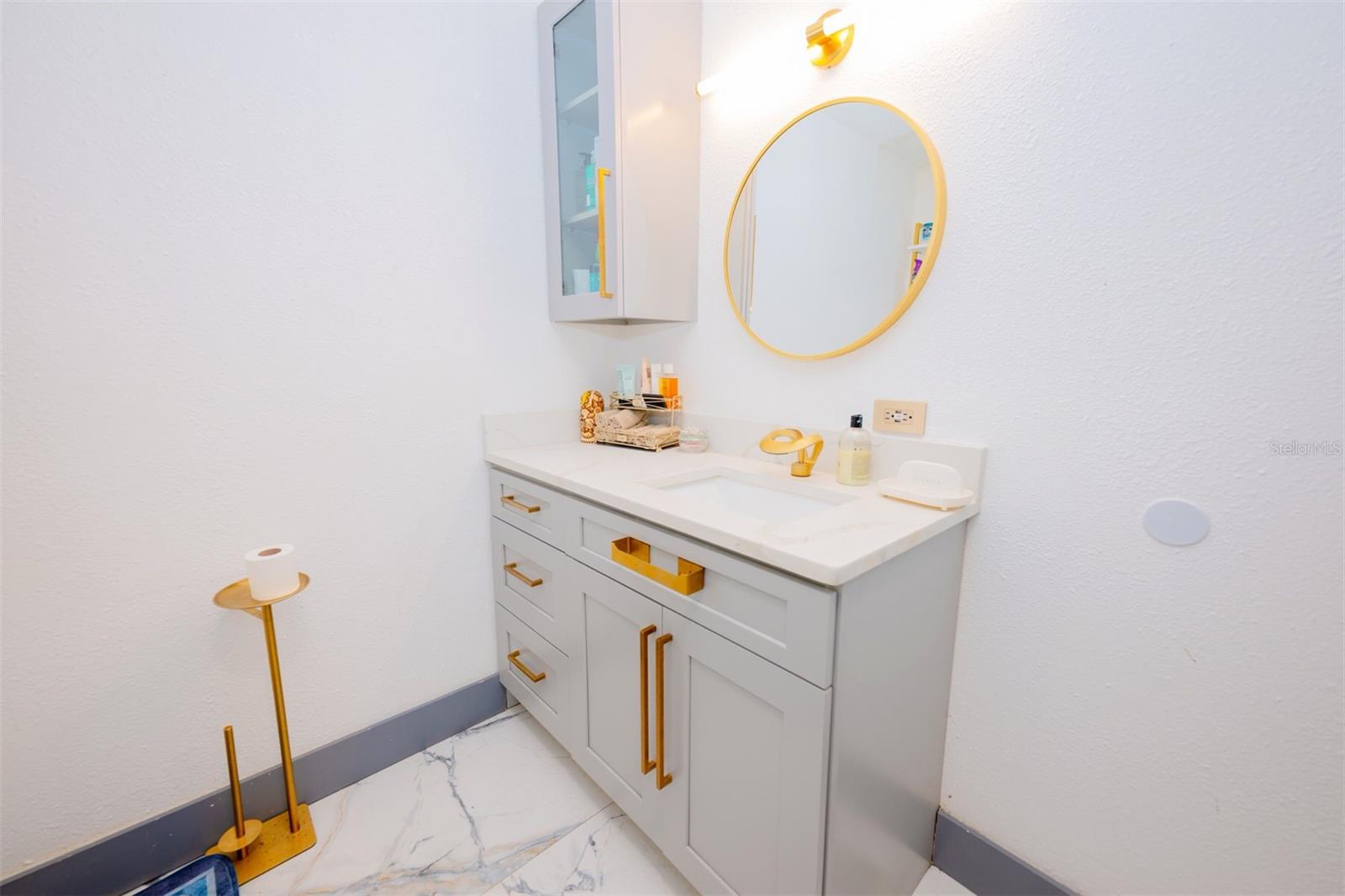 Image 25 of 57 For 2932 Larson Street