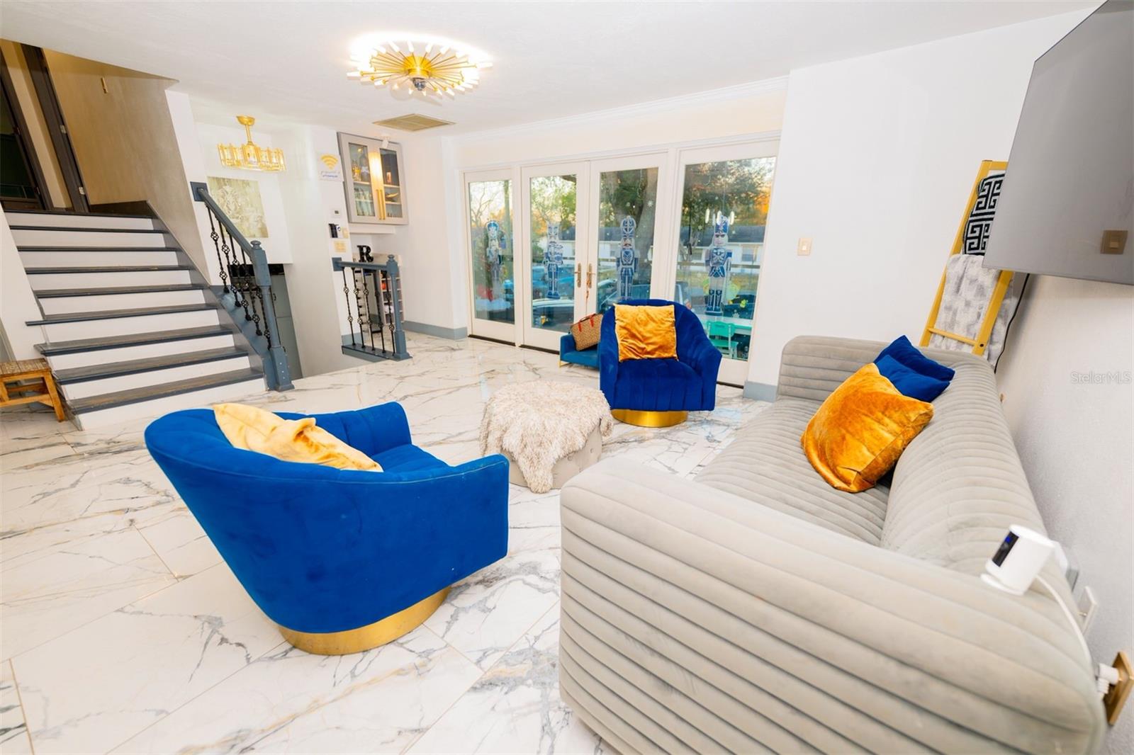 Image 27 of 57 For 2932 Larson Street