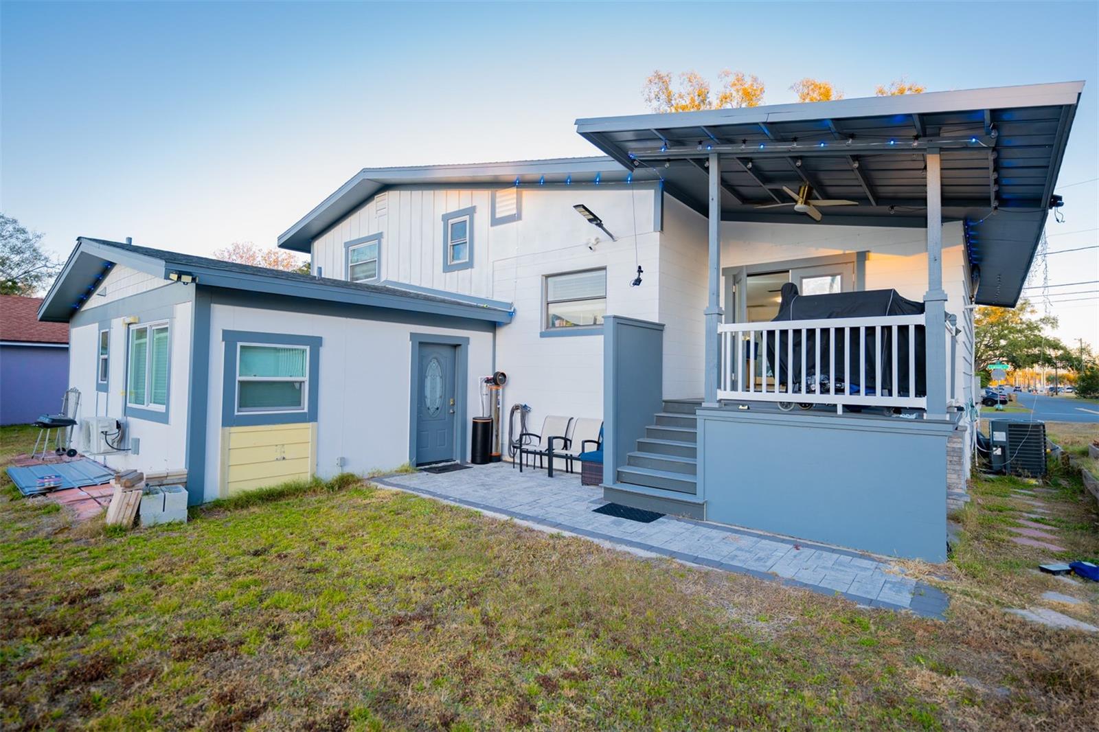 Image 28 of 57 For 2932 Larson Street