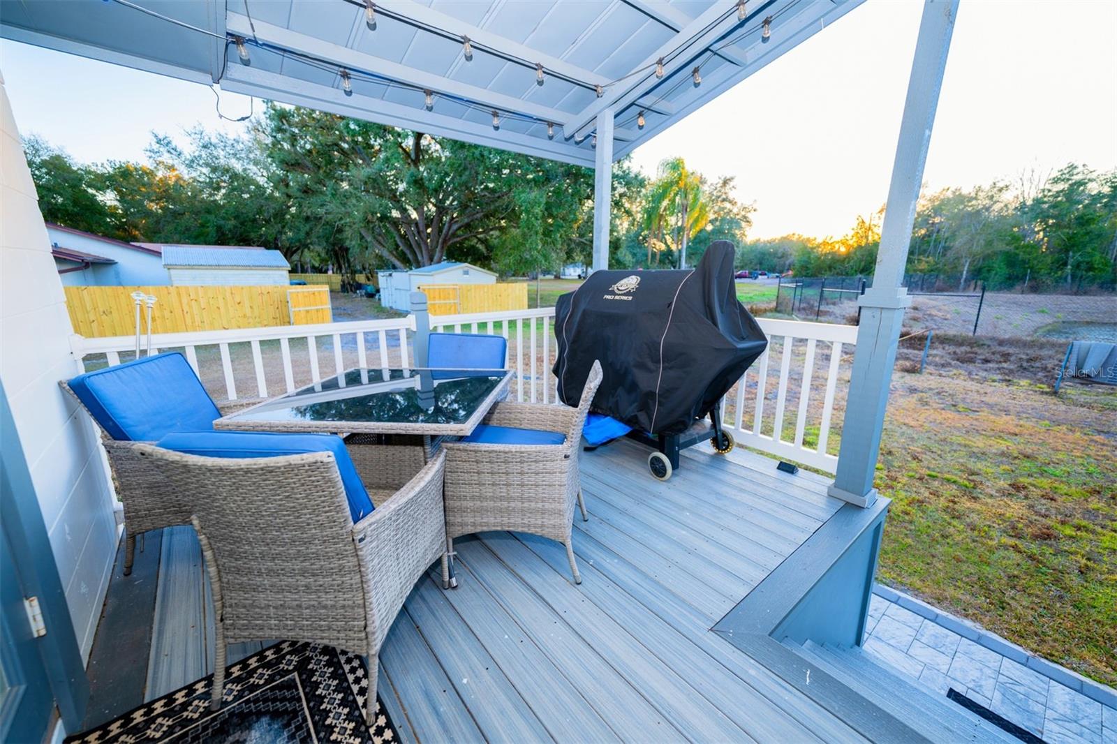 Image 29 of 57 For 2932 Larson Street