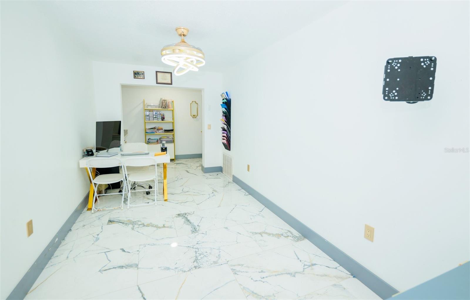 Image 40 of 57 For 2932 Larson Street