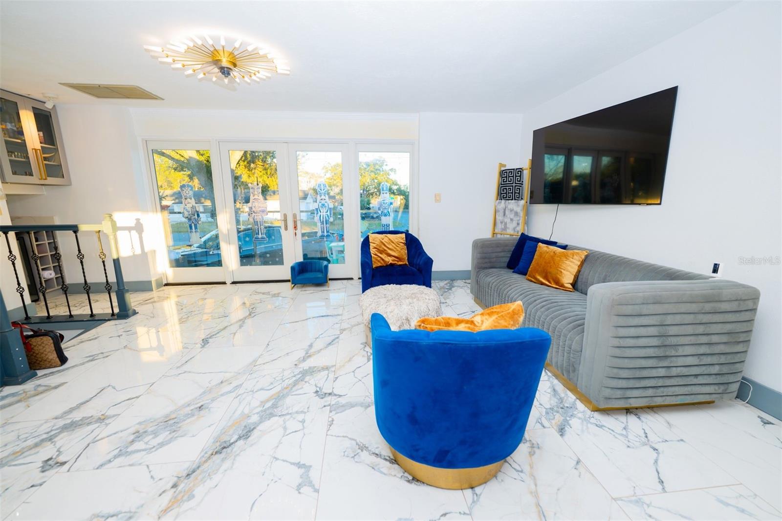 Image 48 of 57 For 2932 Larson Street