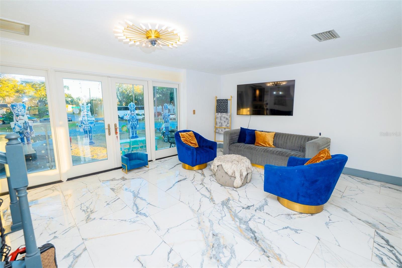 Image 53 of 57 For 2932 Larson Street