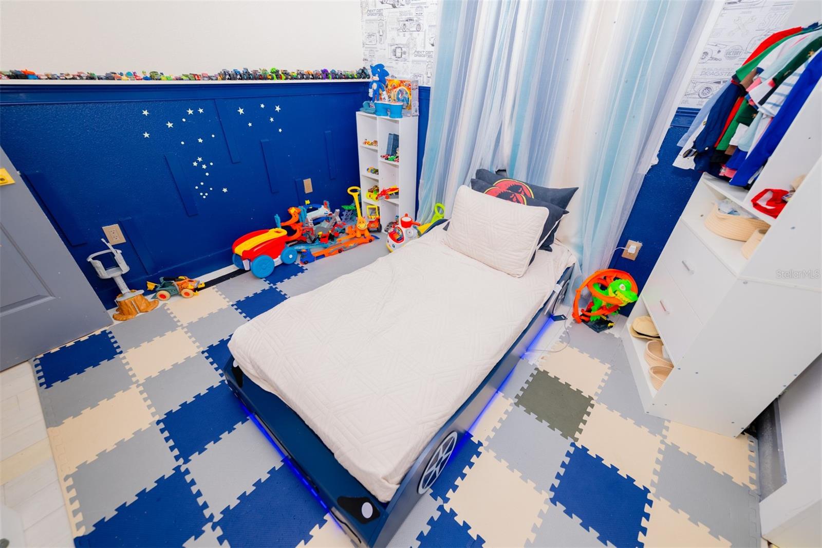 Image 8 of 57 For 2932 Larson Street