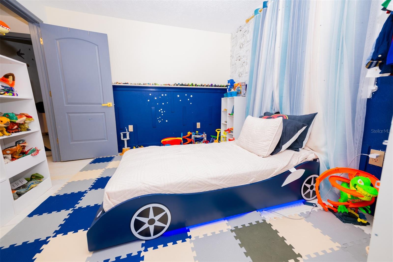 Image 9 of 57 For 2932 Larson Street