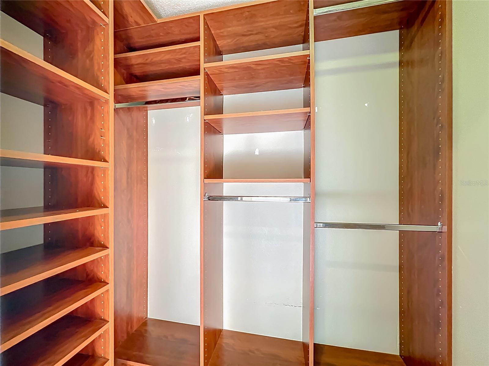 Image 32 of 54 For 4637 Creekview Lane