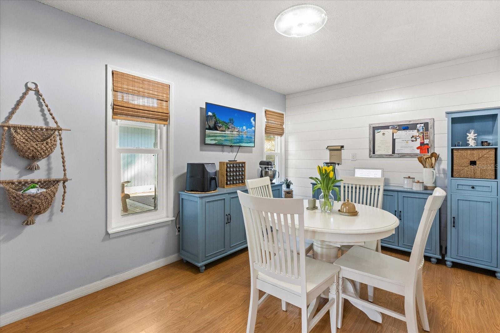 Image 8 of 25 For 333 Forest Road