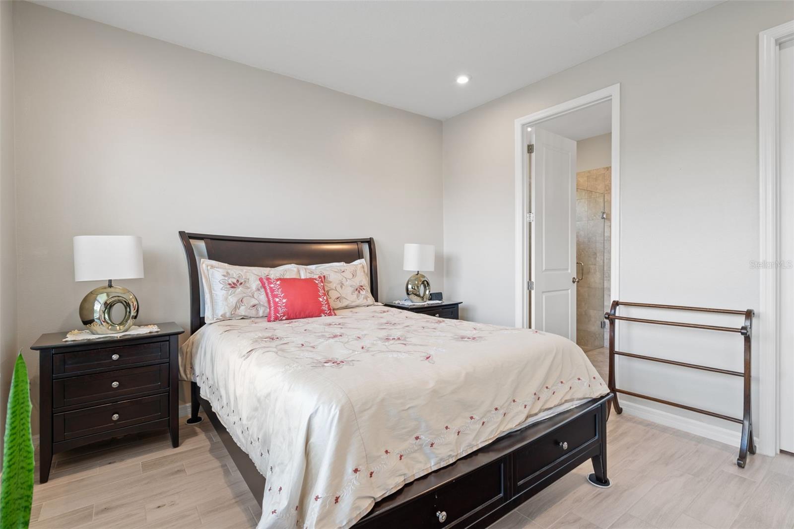 Image 16 of 42 For 1098 Wildmeadow Run