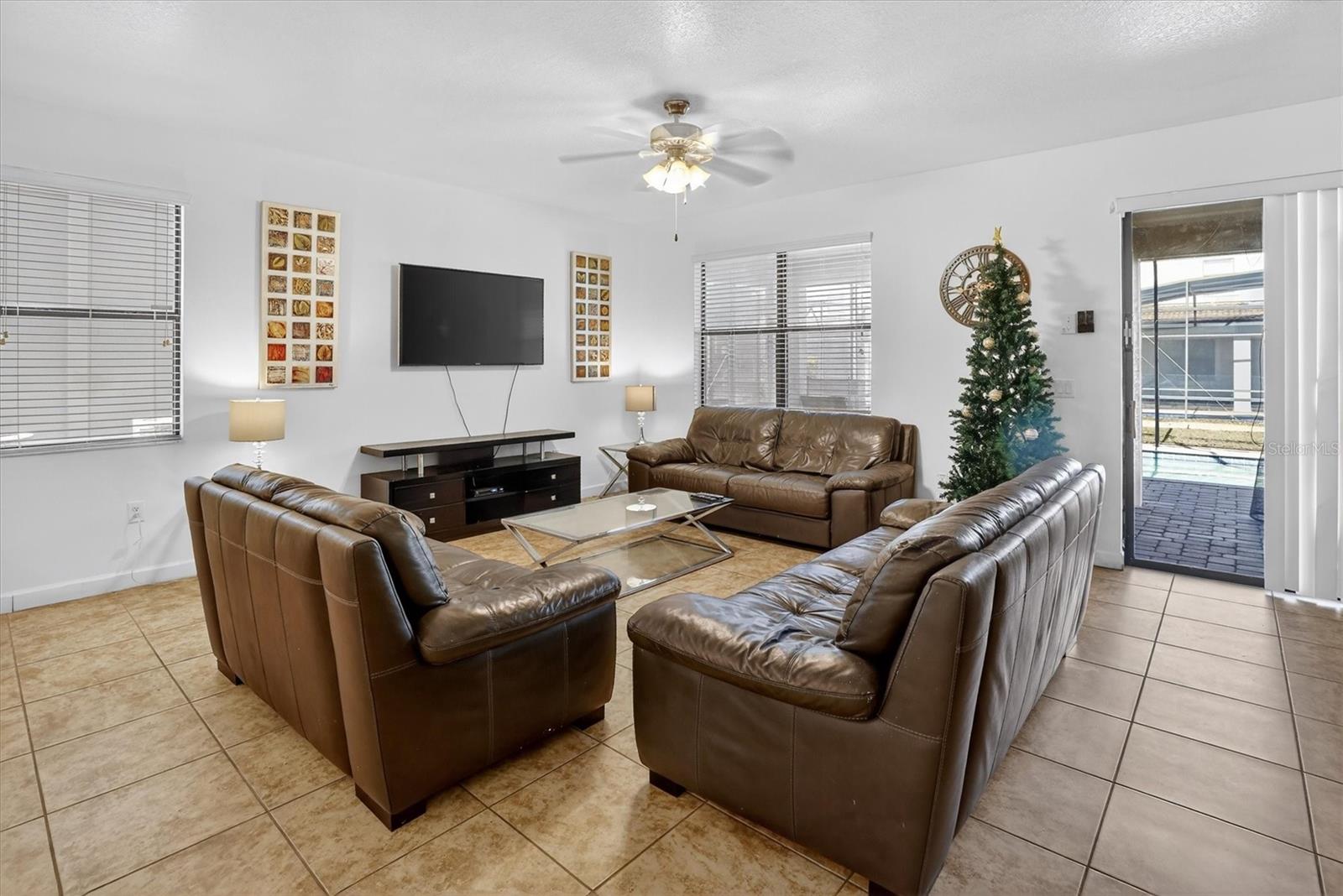 Image 15 of 100 For 9107 El Caro Lane