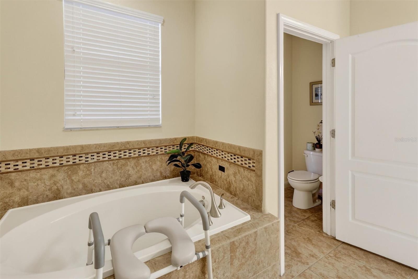 Image 37 of 100 For 9107 El Caro Lane