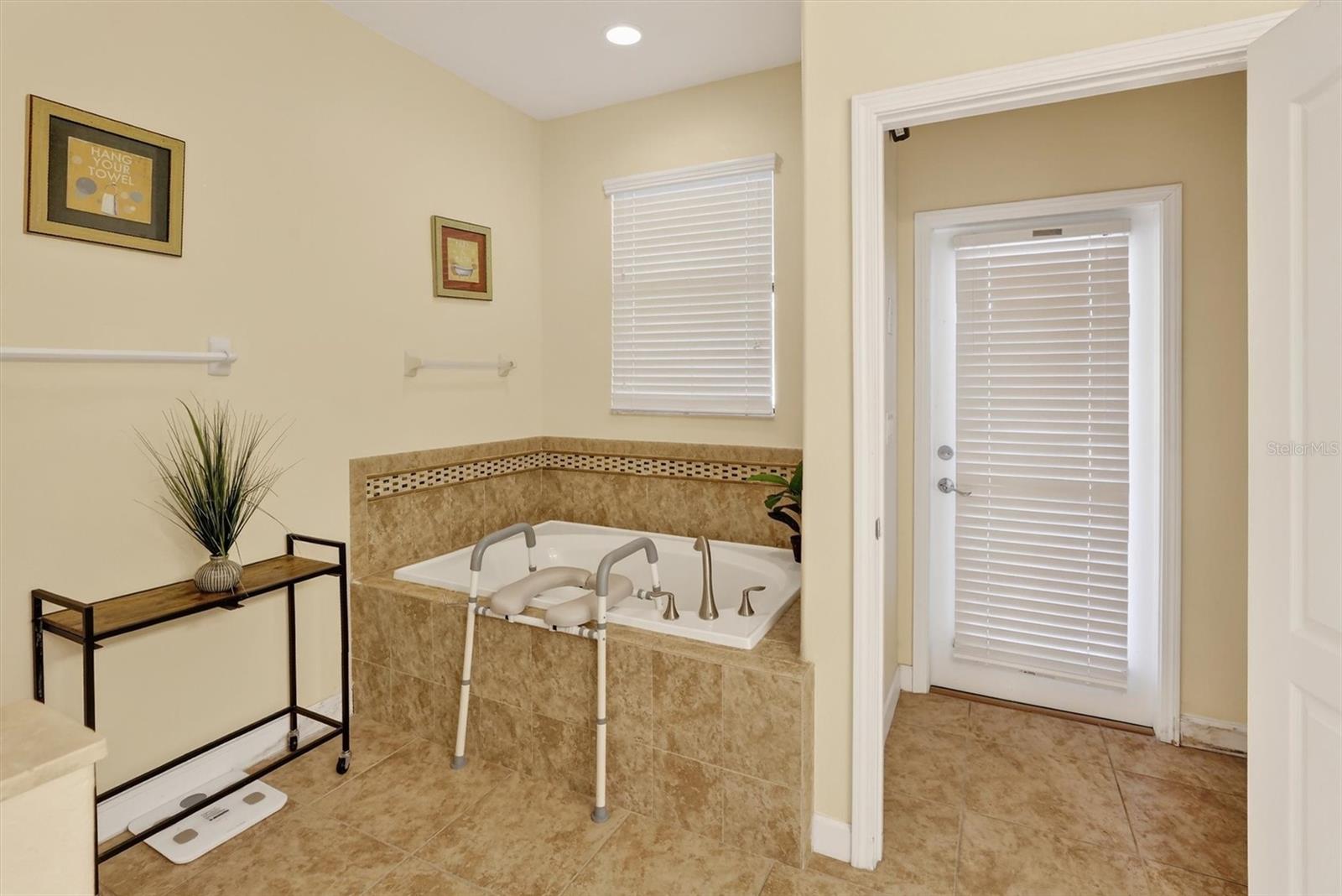 Image 38 of 100 For 9107 El Caro Lane